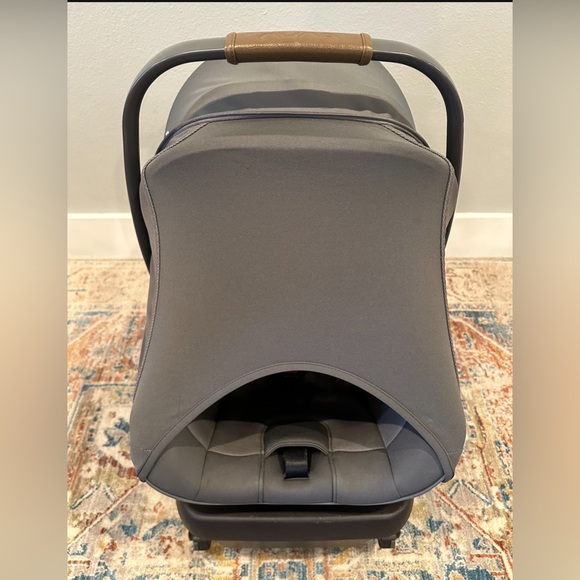 Nuna Other - Nuna pipa lite LX Car seat and base